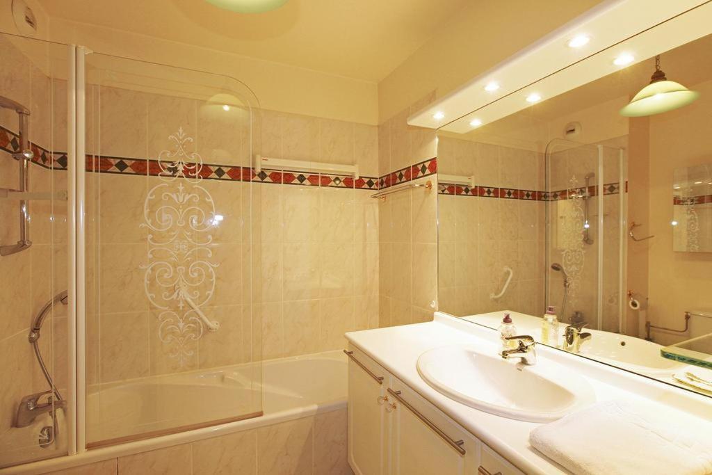 Appartement 3 Personnes Avec Coin Nuit Avec Terrasse Et Parking Quartier Du Port De Nice Ngoại thất bức ảnh